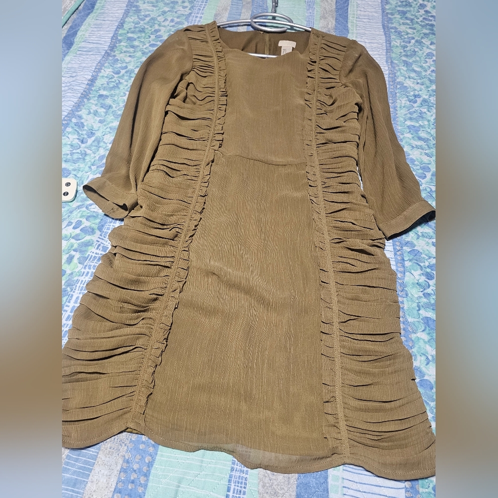 Beautiful green ruffled side front dress